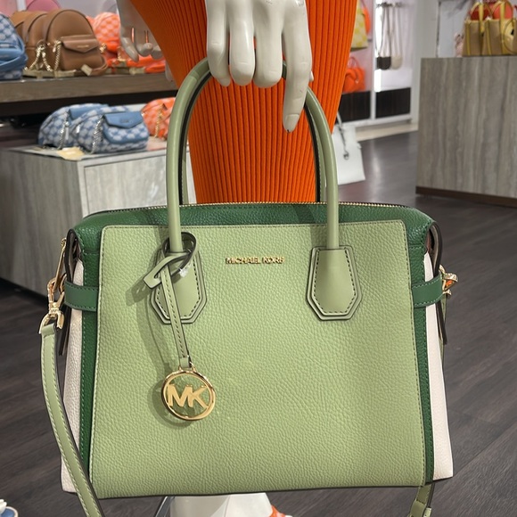 MICHAEL KORS
Mercer Md Color-Block Belted Satchel Crossbody Purse
Fern Green - Picture 16 of 16